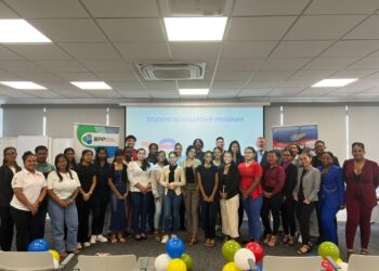 WCSH69321 1 TotalEnergies Exploration and Production Suriname B.V. is in Suriname gestart met een studiebeurzenprogramma voor studenten die in eigen land een bacheloropleiding willen volgen.