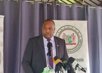 WhatsApp Image 2025 08 06 at 1.10.27 PM “We kijken uit naar een formele reactie van de OAS secretaris generaal”, zei minister Melvin Bouva van Buitenlandse Zaken woensdag voor de aanvang van de Raad van Ministers aan journalisten over de beschuldigingen richting OAS secretaris-generaal Albert Ramdin van te hoge uitgaven, vriendjespolitiek en institutionele veronachtzaming...