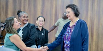 WhatsApp Image 2025 08 08 at 16.32.54 1 1536x1046 1 Tijdens het gesprek werd het staatshoofd geïnformeerd over de technische assistentie die de ICAO momenteel verleent aan de Surinaamse burgerluchtvaartautoriteit, de Civil Aviation Safety Authority Suriname (CASAS).