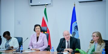 WhatsApp Image 2025 08 12 at 20.45.09 11 1536x1022 1 De Inter-Amerikaanse Ontwikkelingsbank (IDB) heeft haar bereidheid uitgesproken om Suriname langdurig te ondersteunen bij de nationale ontwikkelingsagenda...