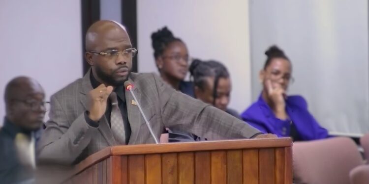 andre misiekaba volksgezondheid1 Een deel van de verpleegkundigen die de afgelopen periode Suriname hebben verlaten om in het buitenland te werken, is bereid terug te keren. Dat maakte minister André Misiekaba van Volksgezondheid, Welzijn en Arbeid bekend tijdens de begrotingsbehandeling in De Nationale Assemblée (DNA).
