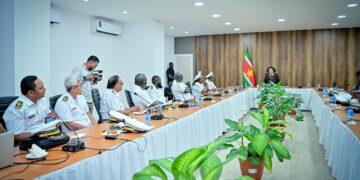 dcmeet1 De districten ontvangen jaarlijks tussen de SRD 500.000 en SRD 1 miljoen voor hun beheer. Volgens de districtscommissarissen is dit bedrag al jarenlang niet aangepast en volstrekt ontoereikend om noodzakelijke werkzaamheden uit te voeren...