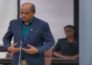 jerrel pawiroredjo Parlementariër en oogarts Jerrel Pawiroredjo heeft tijdens de begrotingsbehandeling 2025 gewaarschuwd voor het aanwakkeren van etnische sentimenten in het debat over de numerus fixus voor de artsenopleiding in Suriname.