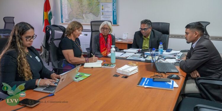lvv wwf Minister Mike Noersalim van Landbouw, Veeteelt en Visserij (LVV) heeft op woensdag 20 augustus 2025 een overleg gevoerd met vertegenwoordigers van World Wildlife Fund (WWF) Guianas.