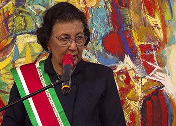 president simons 002 De Nationale Democratische Partij (NDP) heeft zaterdag haar voorzitter en president van de Republiek Suriname, Jennifer Simons, gefeliciteerd met haar verjaardag. In een verklaring spreekt de partij waardering uit voor haar leiderschap en inzet voor het land...