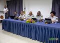 presspolitie 2 Het Korps Politie Suriname (KPS) heeft dinsdag 26 augustus 2025 een uitgebreid plan gepresenteerd om de algemene veiligheid in het land te versterken. Tijdens een persmoment gaf waarnemend korpschef Melvin Pinas toelichting op de maatregelen die de komende maanden zichtbaar moeten worden in de samenleving.