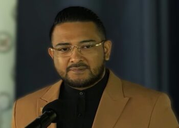 ramsaran Het Nationaal Leger staat klaar om samen met het Korps Politie Suriname (KPS) de strijd tegen criminaliteit aan te pakken. Minister van Defensie, Uraquit Ramsaran, benadrukte voorafgaand aan de wekelijkse vergadering van de Raad van Ministers (RvM) dat Defensie waar mogelijk ondersteuning zal bieden.