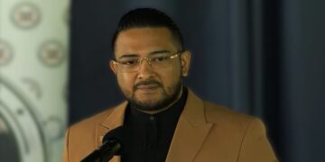 ramsaran Het Nationaal Leger staat klaar om samen met het Korps Politie Suriname (KPS) de strijd tegen criminaliteit aan te pakken. Minister van Defensie, Uraquit Ramsaran, benadrukte voorafgaand aan de wekelijkse vergadering van de Raad van Ministers (RvM) dat Defensie waar mogelijk ondersteuning zal bieden.