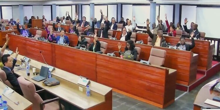 stemming begroting 2025 De Nationale Assemblee (DNA) heeft gisteravond laat de begroting voor het dienstjaar 2025 met in totaal 41 stemmen aangenomen. Zowel coalitie als oppositie stemden voor de wet, die volgens president Jennifer Simons noodzakelijk is om nationale uitdagingen aan te pakken.