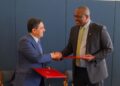 2025.09.22 BIS 02 Bilaterale verklaring Suriname Marokko 1536x1024 1 Suriname en Marokko hebben hun bilaterale relatie verder verstevigd met de ondertekening van een gezamenlijke verklaring. Minister Melvin Bouva van Buitenlandse Zaken, Internationale Handel en Samenwerking en zijn Marokkaanse ambtgenoot Nasser Bourita kwamen tijdens de 80ste Algemene Vergadering van de Verenigde Naties bijeen om de samenwerking uit te breiden en te verdiepen.