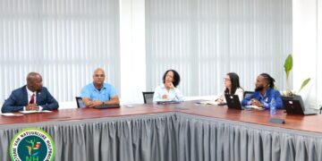 4 1 1536x1024 1 Een delegatie van de Wereldbank, onder leiding van Diletta Doretti, country representative voor Guyana en Suriname, heeft op dinsdag 16 september een beleefdheidsbezoek gebracht aan minister David Abiamofo van Natuurlijke Hulpbronnen (NH). De ontmoeting werd mede bijgewoond door een technische afvaardiging van het ministerie van Financiën en Planning.