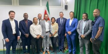 553286562 1239954001507271 73730566940820836 n Suriname heeft op 24 september 2025 samen met Frans-Guyana en Brazilië een nieuwe stap gezet in de samenwerking rond duurzaam waterbeheer. Het Ministerie van Openbare Werken en Ruimtelijke Ordening (OWRO) nam deel aan de presentatie van het Bio-Plateaux 2-initiatief, een grensoverschrijdend programma dat zich richt op de bescherming van rivieren en waterbronnen in de regio.