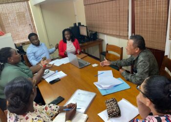 554935564 122130083942940987 7950383399160762711 n De regering wil de Huurcommissie versterken om de bescherming van huurders en verhuurders te verbeteren. Onderminister Daniëlle van Windt benadrukte het belang van een versterkt mandaat en de oplossing van knelpunten, zoals personeelstekort en uitblijvende betalingen. Er komen nieuwe maatregelen om de commissie efficiënter te maken en haar wettelijke kracht te vergroten.