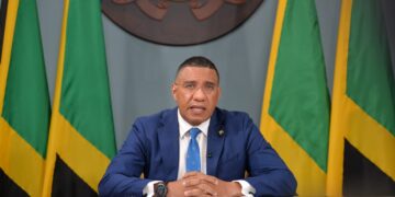 Andrew Holness Andrew Holness wordt later deze maand opnieuw geïnstalleerd als premier van Jamaica, na de overwinning van zijn Jamaica Labour Party bij de verkiezingen van 3 september 2025. President Jennifer Simons van Suriname bracht haar felicitaties over en benadrukte het belang van samenwerking binnen CARICOM...