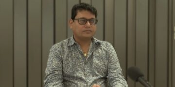 Azis Gajadien VHP-fractieleider Asiskumar Gajadien heeft scherpe kritiek geuit op het optreden van minister Melvin Bouva van Buitenlandse Zaken, Internationale Handel en Samenwerking (BIS) in de kwestie rond de inmiddels ex-ambassadeur Rajendre Khargi.
