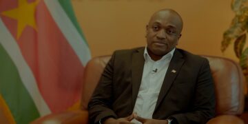 Bouva interview President Jennifer Simons leidt de Surinaamse delegatie naar de 80ste zitting van de Algemene Vergadering van de Verenigde Naties (AVVN80) in New York. De bijeenkomst, die op 9 september werd geopend onder het motto “Beter samen: 80 jaar en verder voor vrede, ontwikkeling en mensenrechten”, start haar algemene debat op 23 september.