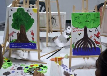 Childrens painings about Mangrove Ecosystems 2 Het Kindertehuis Gaytrie in Nickerie nam op donderdag 25 september deel aan een speciale bewustwordingssessie over mangrovebossen. De activiteit was onderdeel van het PRSUMF-project en had als doel jongeren inzicht te geven in het belang en de bescherming van deze unieke ecosystemen...