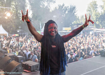 DJ Jemaya debuut Kwaku Summer Festival Muziek is voor DJ Jemaya nooit zomaar een bezigheid geweest, het is een levensmissie. Al zeventien jaar staat zij achter de draaitafels, gedreven door dezelfde passie die haar ooit op kleine huisfeesten deed beginnen. Wat begon als een hobby, groeide uit tot een professionele carrière met optredens op lokale evenementen, clubs en uiteindelijk ook internationale podia...