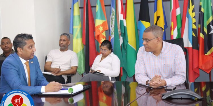 IMG 0688 1536x1024 1 De Rekenkamer van Suriname heeft op dinsdag 2 september 2025 een kennismakingsbezoek gebracht aan minister Andrew Baasaron van Economische Zaken, Ondernemerschap en Technologische Innovatie (EZOTI).
