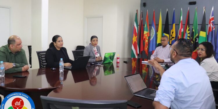 IMG 0959 1536x1024 1 De Nationale Ontwikkelingsbank van Suriname (NOB) heeft een kennismakingsbezoek gebracht aan minister Andrew Baasaron van Economische Zaken, Ondernemerschap en Technologische Innovatie (EZOTI).