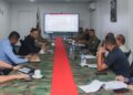 Minister Ramsaran houdt spoedoverleg met functionarissen verantwoordelijk voor voeding militairen Minister Uraiqit Ramsaran van Defensie heeft op donderdag 11 september een spoedoverleg gehouden met functionarissen die verantwoordelijk zijn voor de voedselvoorziening van militairen.