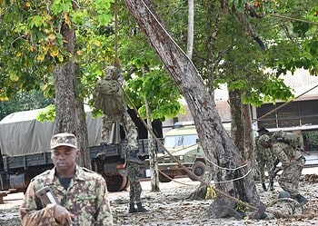 Nationaal Leger versterkt met 39 militairen5 In de Ayoko Kazerne zijn donderdag 39 rekruten officieel beëdigd na het succesvol afronden van de Elementaire Algemene Opleiding (EAO 25-01). Daarmee beschikt het Nationaal Leger over een nieuwe lichting militairen die volgens de legerleiding het fundament van de defensieorganisatie vormen.