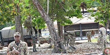 Nationaal Leger versterkt met 39 militairen5 In de Ayoko Kazerne zijn donderdag 39 rekruten officieel beëdigd na het succesvol afronden van de Elementaire Algemene Opleiding (EAO 25-01). Daarmee beschikt het Nationaal Leger over een nieuwe lichting militairen die volgens de legerleiding het fundament van de defensieorganisatie vormen.