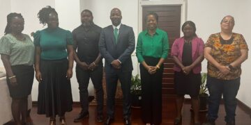 Newmont Suriname Newmont Suriname en het ministerie van Natuurlijke Hulpbronnen (NH) hebben hun samenwerking bevestigd tijdens een overleg tussen een delegatie van het mijnbouwbedrijf en minister David Abiamofo. Het gesprek vond plaats op 3 september en stond in het teken van duurzame mijnbouw en de bijdrage van het bedrijf aan de Surinaamse economie...