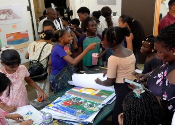 Nola Hatterman expositie 07 De Nola Hatterman Art Academy heeft haar jaarlijkse vakantieschool afgerond met een expositie in het Fort Zeelandia-complex.