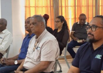 Opening Koeltechnisch Centrum 10 Ter gelegenheid van Wereld Ozondag, herdacht op 16 september, is in Paramaribo het Koeltechnisch Trainingscentrum officieel geopend. Het centrum moet bijdragen aan de bescherming van de ozonlaag, het versterken van vakmanschap en het creëren van opleidingskansen voor jongeren.