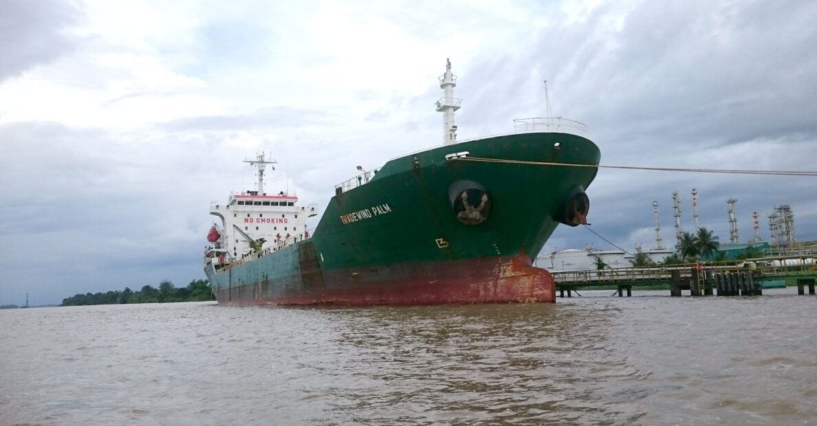 SCHIP SURINAME 1 Er is geen sprake van het blacklisten van Suriname, maar schepen die vanuit Suriname naar de Verenigde Staten varen moeten wel rekening houden met strengere veiligheidsvoorwaarden. Dat bevestigt de Maritieme Autoriteit Suriname (MAS) tegenover Key News.
