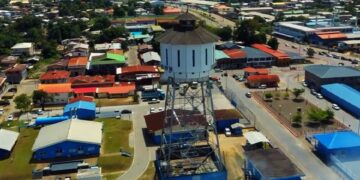 SWM toren “Ik betaal meer dan SRD 1000 aan SWM voor slechts enkele druppels water,” zegt een boze L.S., die al een week geen water uit de kraan krijgt.