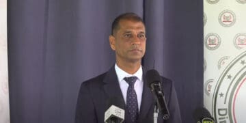 Minister van Olie, Gas en Milieu Patrick Brunings tijdens de RvM