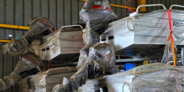 Screenshot 2025 09 08 200808 De Recherche van Regio Paramaribo heeft op donderdag 4 september vijf zogenoemde “Aid China”-boten in beslag genomen. Het beslag vond plaats in opdracht van het Openbaar Ministerie...