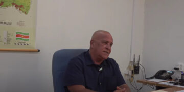 Screenshot 2025 09 12 082952 “Het is nimmer de intentie geweest om de mensen te straffen. Ik heb de kritieken gehoord van de bewoners die gebruikmaken van de brug over de Parakreek en heb er helemaal begrip voor, maar we vragen nog even geduld,” dat zegt de opnieuw geactiveerde districtscommissaris, Jerry Miranda in gesprek met Key News...