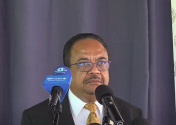 Screenshot 2025 09 18 132555 De overeenkomst met het Chinese mijnbouwbedrijf Chinalco wordt opnieuw beoordeeld door de regering. Vicepresident Gregory Rusland benadrukt dat het onderwerp politiek en maatschappelijk gevoelig ligt, vooral gezien de voorgeschiedenis en de aanhoudende kritiek vanuit de samenleving, met name van inheemse gemeenschappen...