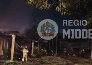 Screenshot 2025 09 25 154152 Op dinsdag 23 september 2025, omstreeks 19.25 uur, kreeg de politie van Santo Boma melding van een woningbrand aan de Bomaweg. Het betrof een hoogbouwwoning die deels uit steen en deels uit hout was opgebouwd...