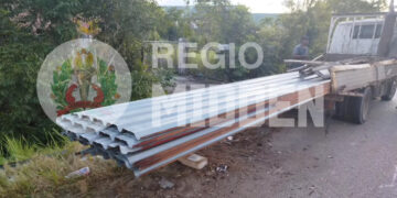 Screenshot 2025 09 27 213131 Een verkeersongeval op de Commissaris Weythingweg heeft vrijdagavond 26 september 2025 geleid tot de invordering van het rijbewijs van de bestuurder van een pickup. Het incident vond rond 18.50 uur plaats ter hoogte van pand nummer 317.