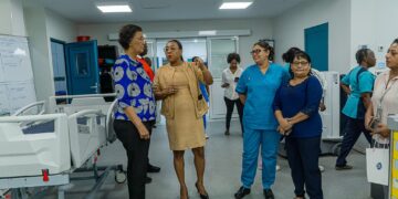 Simons bezoek AZP In haar jaarrede heeft president Jennifer Simons de koers uitgezet voor een brede hervorming van de Surinaamse gezondheidszorg. De regering benadrukt dat gezondheid een fundamenteel recht is en wil de sector in 2026 versterken met meer preventie, betere toegang en moderne digitalisering...