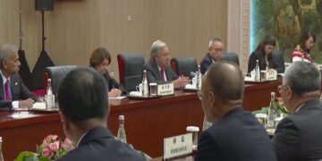 VN Secretaris General Antonio Guterres VN-secretaris-generaal António Guterres heeft zondag fel uitgehaald naar de Houthi-autoriteiten in Jemen na de arrestatie van minstens elf VN-medewerkers in Sanaa en Hodeidah.