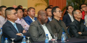 WhatsApp Image 2025 09 04 at 16.44.47 99b78e54 Huawei heeft donderdag 4 september 2025 in de ballroom van Royal Torarica een presentatie gehouden over de mogelijkheden van kunstmatige intelligentie (AI) voor de Surinaamse overheid en samenleving. Het bedrijf wil hiermee bijdragen aan digitale transformatie in verschillende sectoren...