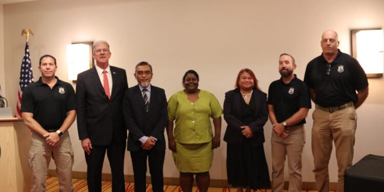 WhatsApp Image 2025 09 11 at 9.56.12 AM Minister Stanley Soeropawiro van Grondbeleid en Bosbeheer (GBB) heeft op maandag 8 september 2025 de Wildlife Evidence Recovery Training officieel geopend. De vijfdaagse training is een initiatief van de U.S. Fish and Wildlife Service in nauwe samenwerking met Suriname...