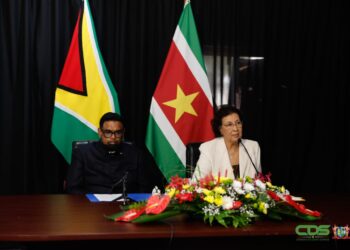 WhatsApp Image 2025 09 13 at 15.12.32 President Jennifer Simons van Suriname en haar Guyanese ambtgenoot Mohamed Irfaan Ali hebben zaterdag 13 september 2025 in Nickerie een reeks afspraken gemaakt om de bilaterale samenwerking te verdiepen...