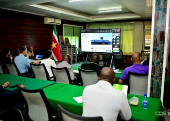 WhatsApp Image 2025 09 25 at 11.32.49 AM 2 1 1536x1022 1 De Inter-Amerikaanse Ontwikkelingsbank (IDB) stelt 25 miljoen Amerikaanse dollar beschikbaar voor het versterken van de luchtvaartsector in Suriname. Het bedrag wordt ingezet om structurele problemen aan te pakken en de sector duurzamer en efficiënter te maken...