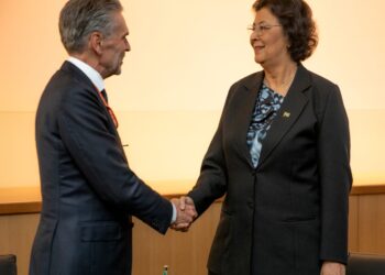 WhatsApp Image 2025 09 25 at 15.52.52 2 President Jennifer Simons en de Nederlandse premier Dick Schoof hebben tijdens de 80ste Algemene Vergadering van de Verenigde Naties in New York het belang benadrukt van een hechtere samenwerking tussen Suriname en Nederland. Beide leiders spraken op 25 september over gezamenlijke ambities en concrete stappen voor de toekomst...