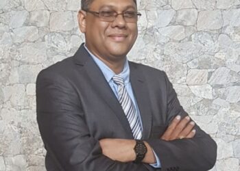 WhatsApp Image 2025 09 25 at 9.07.09 AM Twee maanden na de start van de regering Simons-Rusland is het tijd voor een eerste balans. Helaas moeten wij vaststellen dat het veelbesproken “Kenki a systeem”, dat tijdens de verkiezingen breed werd gepresenteerd als dé oplossing voor transparant en eerlijk bestuur, niet meer blijkt te zijn dan een politieke stunt om kiezers te winnen...