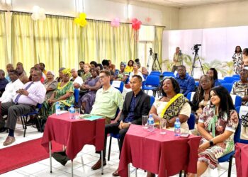 WhatsApp Image 2025 09 28 at 9.52.58 AM Ralim onderstreepte dat de zorg voor kinderen en jongeren een plicht is van de hele gemeenschap. “Onze samenleving heeft de plicht om voor de meest kwetsbaren te zorgen: onze jongeren, onze kinderen, onze toekomst,” zei hij. Daarbij sprak hij zijn waardering uit voor organisaties zoals Kinderhuis Saron, die volgens hem met liefde en warmte bijdragen aan de toekomst van talloze kinderen.