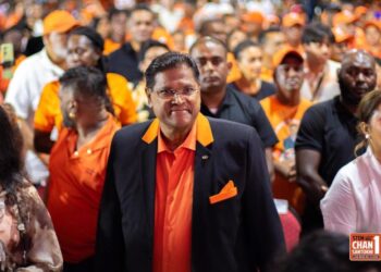 WhatsApp Image 2025 09 29 at 5.21.52 PM 1 De VHP-fractie feliciteert voormalig president Chandrikapersad Santokhi met zijn toetreding tot De Nationale Assemblee. Zijn ervaring en leiderschap zullen volgens de partij bijdragen aan sterkere debatten en democratische ontwikkeling. In het licht van 80 jaar Verenigde Naties benadrukt de VHP het belang van respect voor democratie en representatie in Suriname.