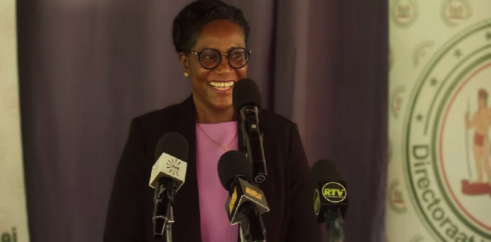 adelien wijnerman Minister Adelien Wijnerman van Financiën en Planning noemt het vertrek van Malty Dwarkasing als administrateur-generaal van het Bureau voor de Staatsschuld onfatsoenlijk. Dwarkasing diende vrijdagmiddag 12 september 2025, aan het einde van de werkdag, haar ontslagbrief in zonder enige toelichting.