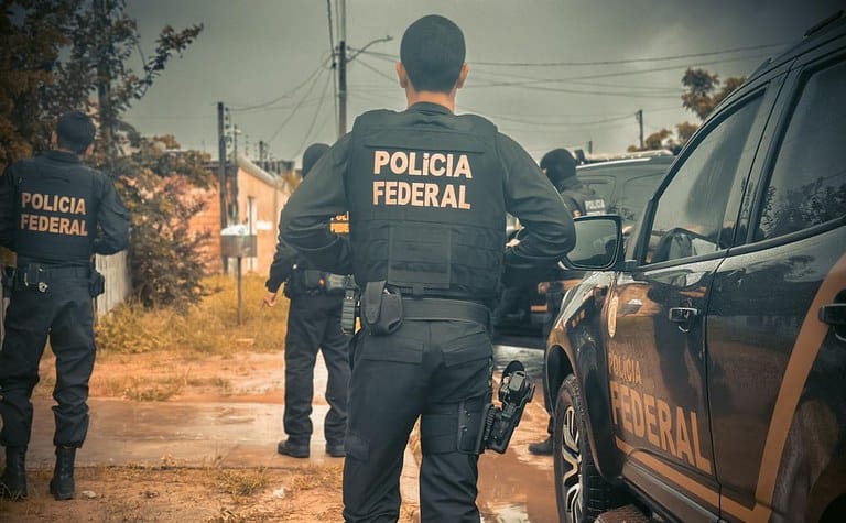 amapa De federale politie van Brazilië heeft vrijdag (5 september) de Operatie Albina gelanceerd met het doel mensensmokkel in de noordelijke grensstreek van het land te bestrijden. De operatie onderzoekt met name mensensmokkel tussen Suriname en Brazilië.